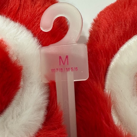 NWT Target Bullseye Red Plush Fuzzy Slippers Size M W7-8 M5-6 - Great Gift Idea - Picture 7 of 10